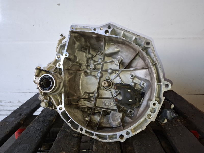 Recambio de caja cambios para peugeot 208 hm05 referencia OEM IAM 20A704  