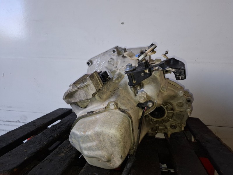 Recambio de caja cambios para peugeot 208 hm05 referencia OEM IAM 20A704  