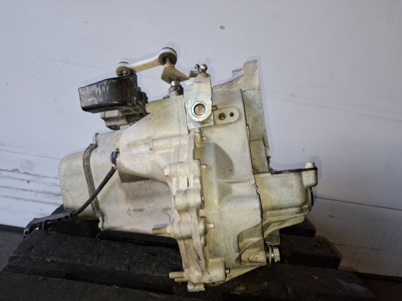 Recambio de caja cambios para peugeot 208 hm05 referencia OEM IAM 20A704  