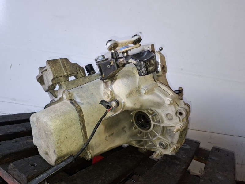Recambio de caja cambios para peugeot 208 hm05 referencia OEM IAM 20A704  