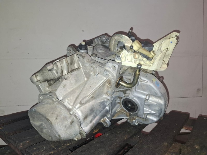 Recambio de caja cambios para citroen c3 8hy referencia OEM IAM 20DM25  