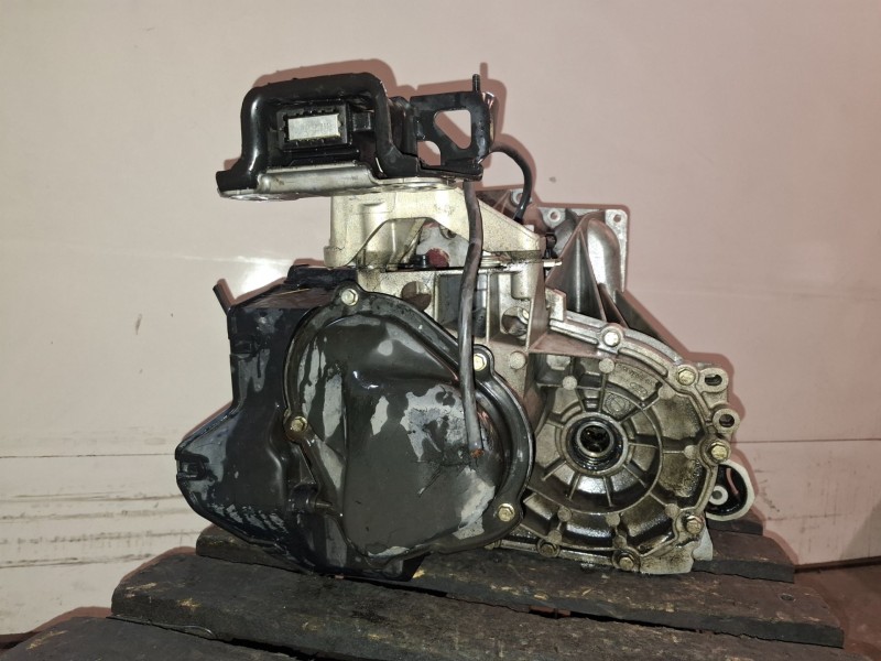 Recambio de caja cambios para ford fiesta (cb1) f6jd referencia OEM IAM 8A6R7002EA  