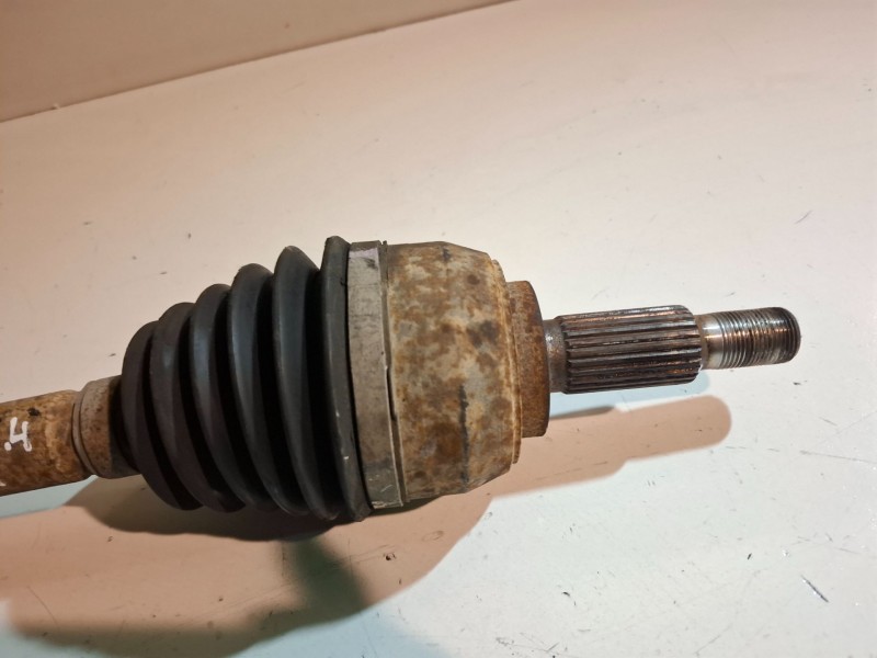 Recambio de transmision delantera izquierda para renault megane ii grandtour k9k732 referencia OEM IAM 8200330413  