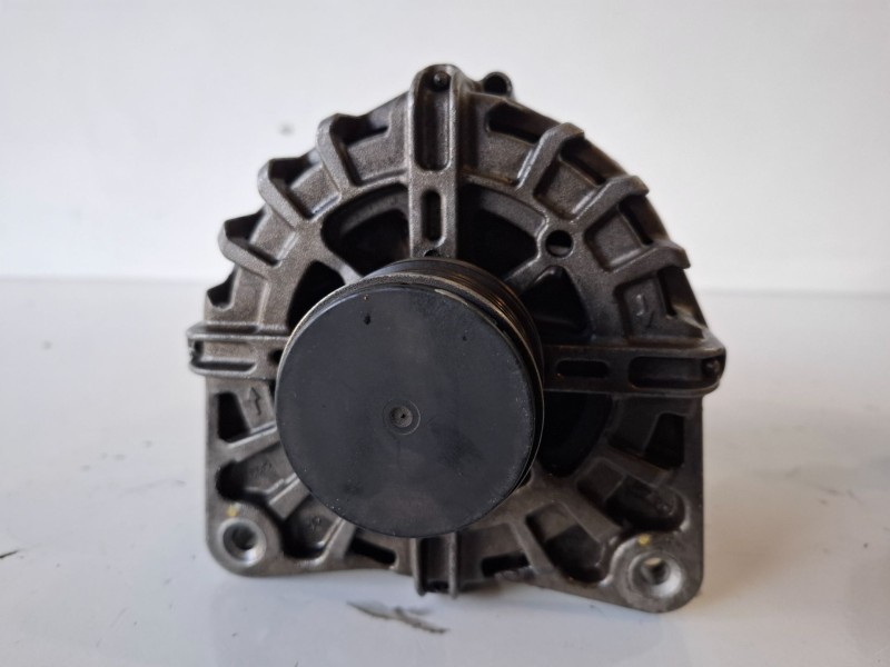 Recambio de alternador para dacia dokker referencia OEM IAM 231004719RA  