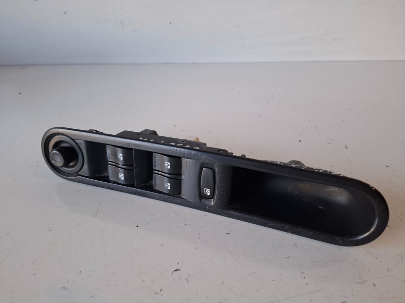 Recambio de mando elevalunas delantero izquierdo para renault espace iv (jk0) m9r740 referencia OEM IAM 8200857511  