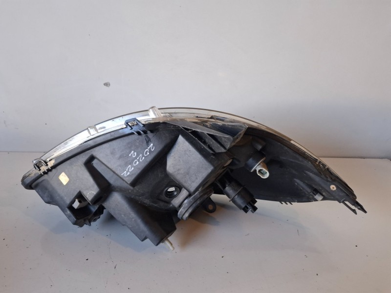 Recambio de faro izquierdo para dacia sandero k9k796 referencia OEM IAM 8200733878  