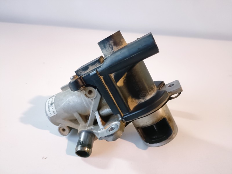 Recambio de valvula egr para dacia duster i k9k892 referencia OEM IAM 8200846454E  