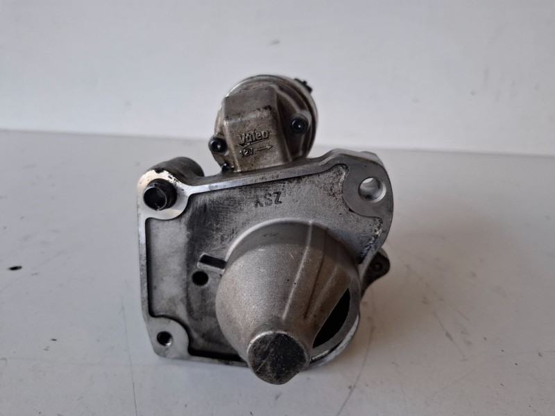 Recambio de motor arranque para peugeot 208 hm05 referencia OEM IAM 9812715380  