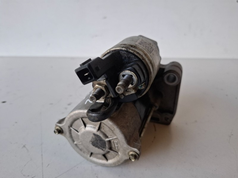 Recambio de motor arranque para peugeot 208 hm05 referencia OEM IAM 9812715380  