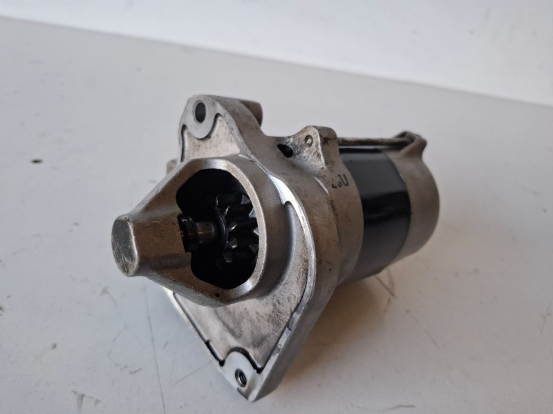 Recambio de motor arranque para peugeot 208 hm05 referencia OEM IAM 9812715380  