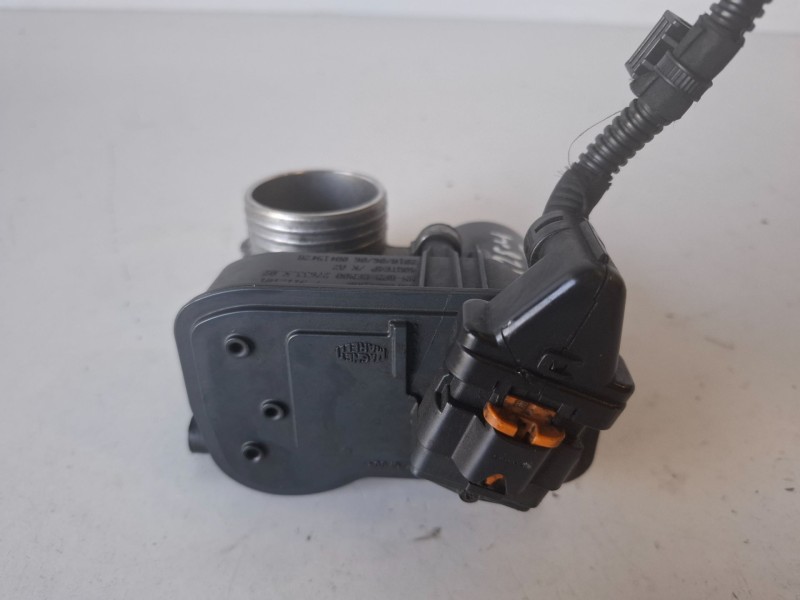 Recambio de caja mariposa para peugeot 208 hm05 referencia OEM IAM 9673622380  