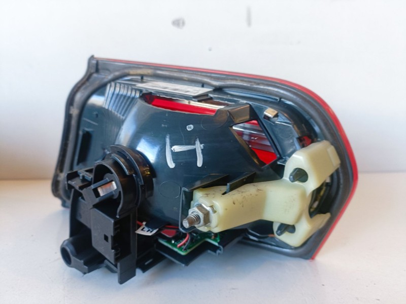 Recambio de piloto trasero izquierdo para bmw serie 3 berlina (f30) n47d20c referencia OEM IAM 725991510  