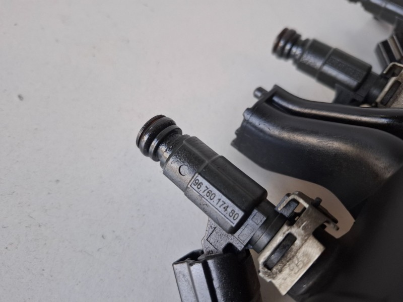 Recambio de rampa inyectora para peugeot 208 hm05 referencia OEM IAM 98169955780  