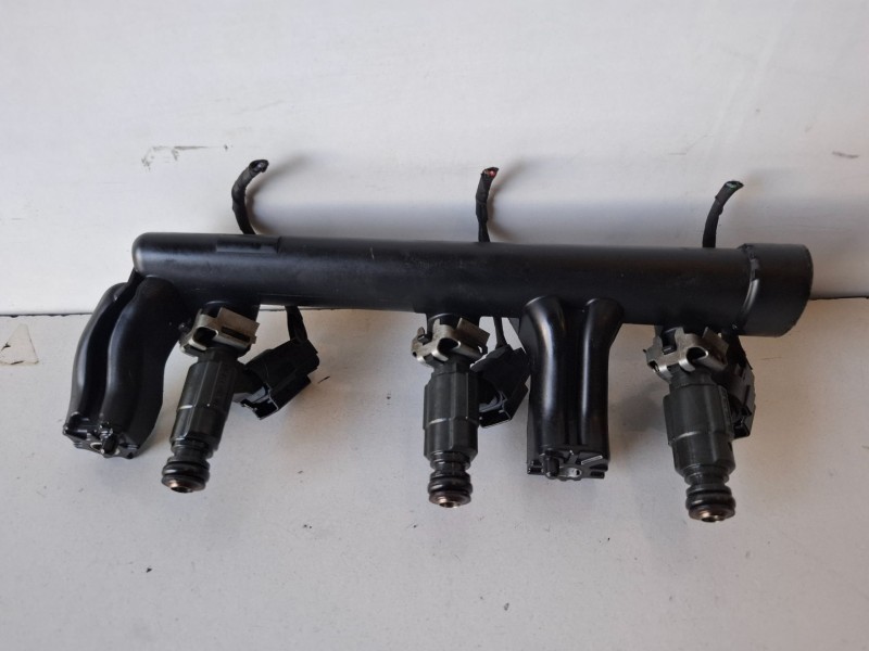 Recambio de rampa inyectora para peugeot 208 hm05 referencia OEM IAM 98169955780  