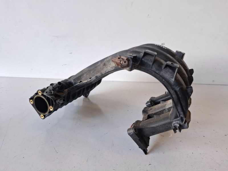 Recambio de colector admision para peugeot 208 hm05 referencia OEM IAM 9810940680  