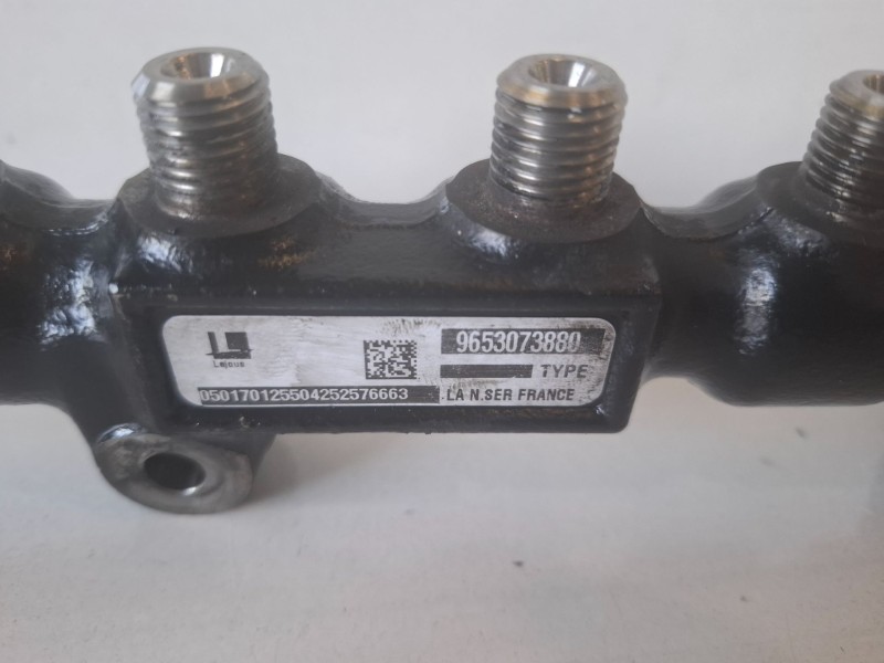 Recambio de rampa inyectora para citroen c3 8hy referencia OEM IAM 9653073880  