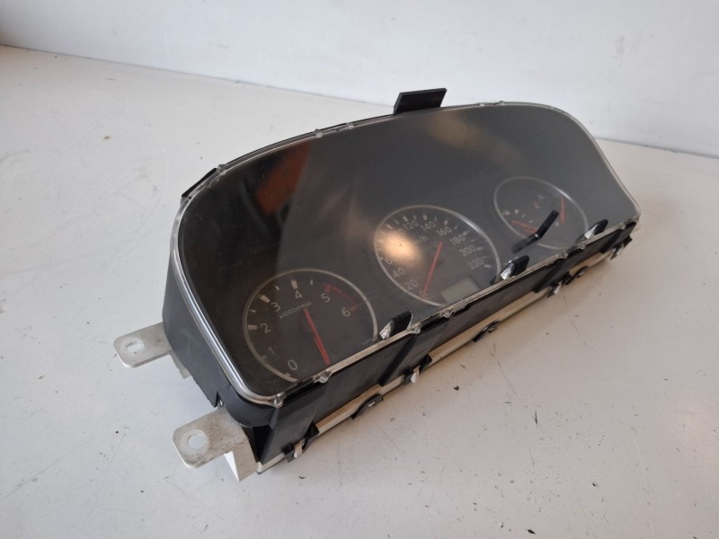 Recambio de cuadro instrumentos para nissan x-trail (t30) yd22 referencia OEM IAM   