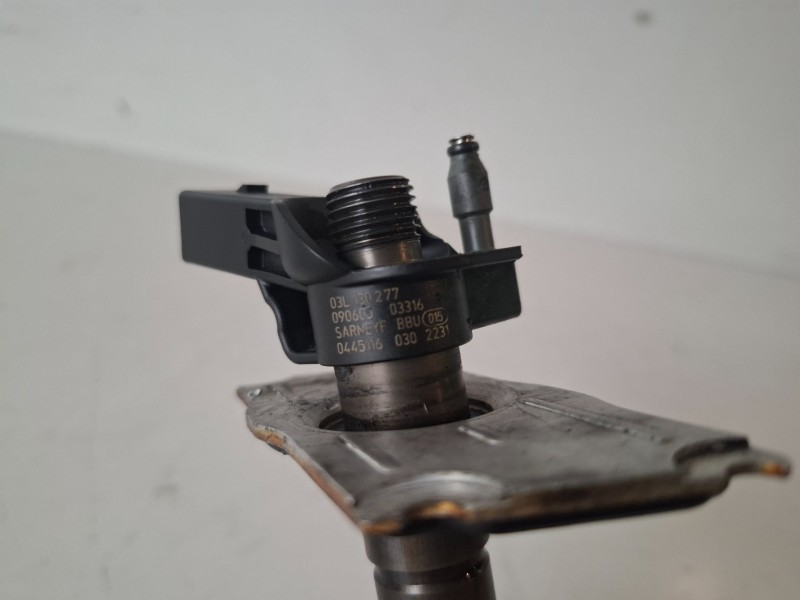 Recambio de inyector para volkswagen golf vi (5k1)(10.2008) cba referencia OEM IAM 0445116030  