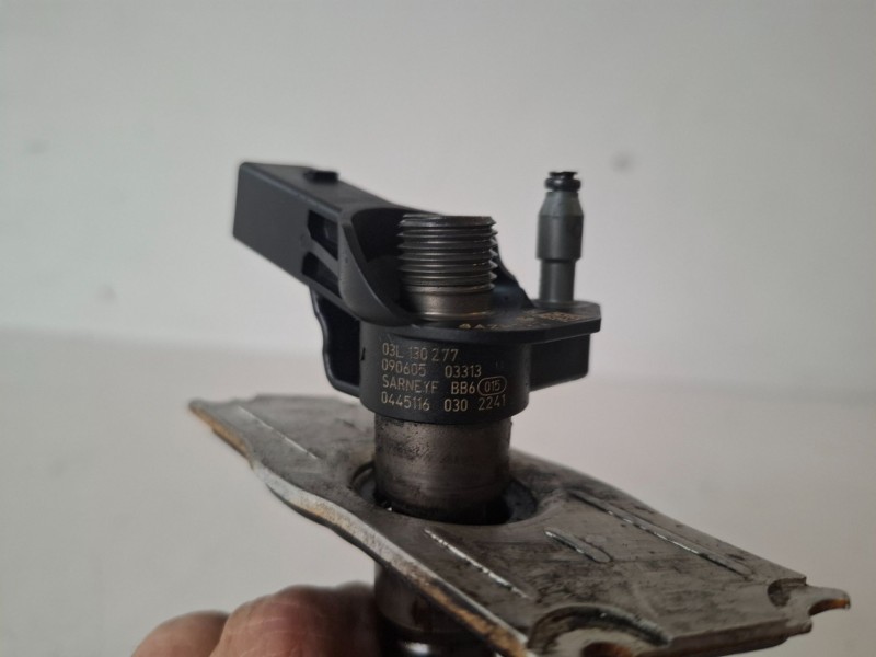 Recambio de inyector para volkswagen golf vi (5k1)(10.2008) cba referencia OEM IAM 0445116030  