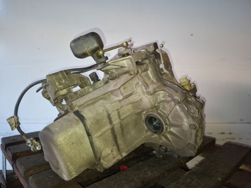 Recambio de caja cambios para citroen c3 8hx referencia OEM IAM 20CN33  