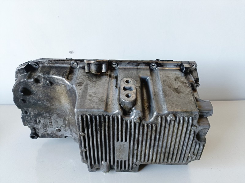Recambio de carter para opel insignia berlina a20dth referencia OEM IAM 55567087  