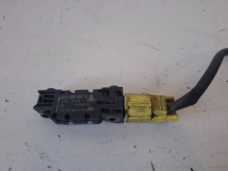 Recambio de sensor para audi a6 avant (4f5) bmk referencia OEM IAM 8E0959651A  