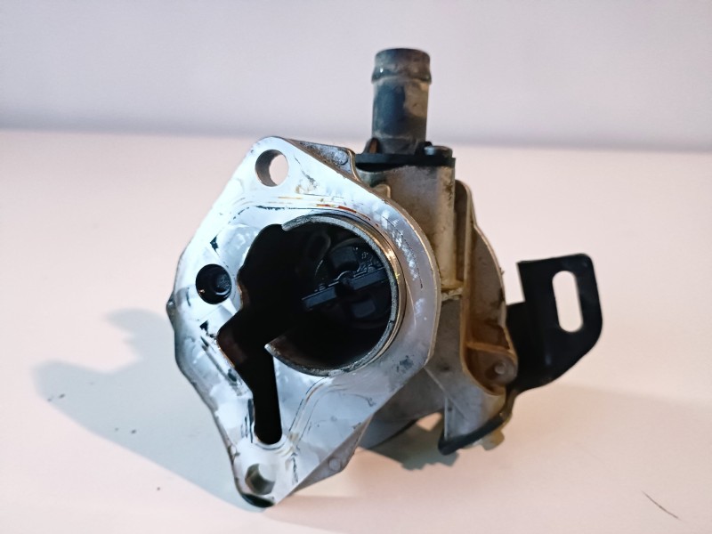 Recambio de depresor freno / bomba vacio para dacia duster i k9k892 referencia OEM IAM 7006730303  