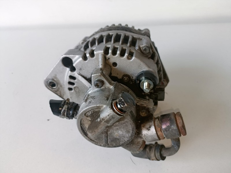 Recambio de alternador para honda civic berlina 3 puertas (ep) 4ee2 referencia OEM IAM V056U  