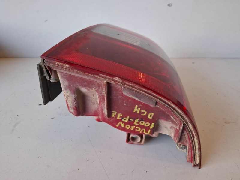 Recambio de piloto trasero derecho para hyundai tucson (jm) d4ea referencia OEM IAM 924022E010  