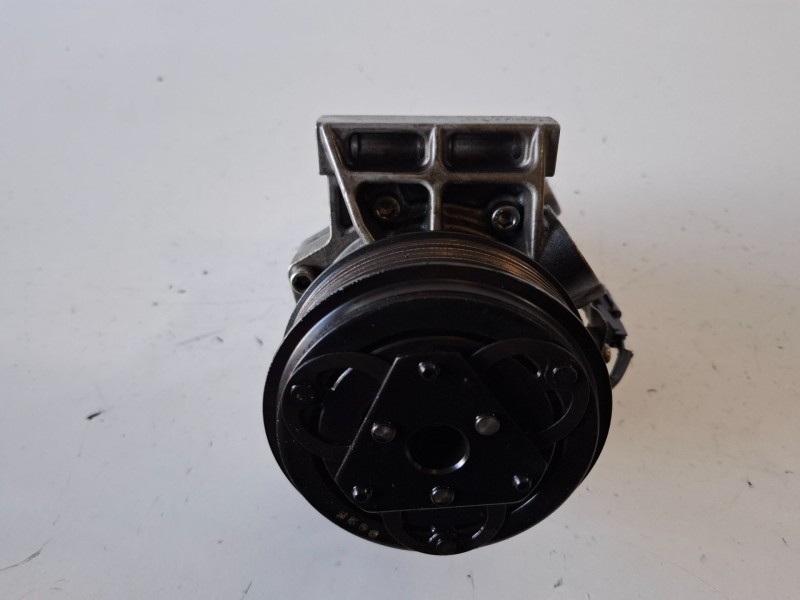 Recambio de compresor aire acondicionado para dacia dokker referencia OEM IAM 926008942RB  
