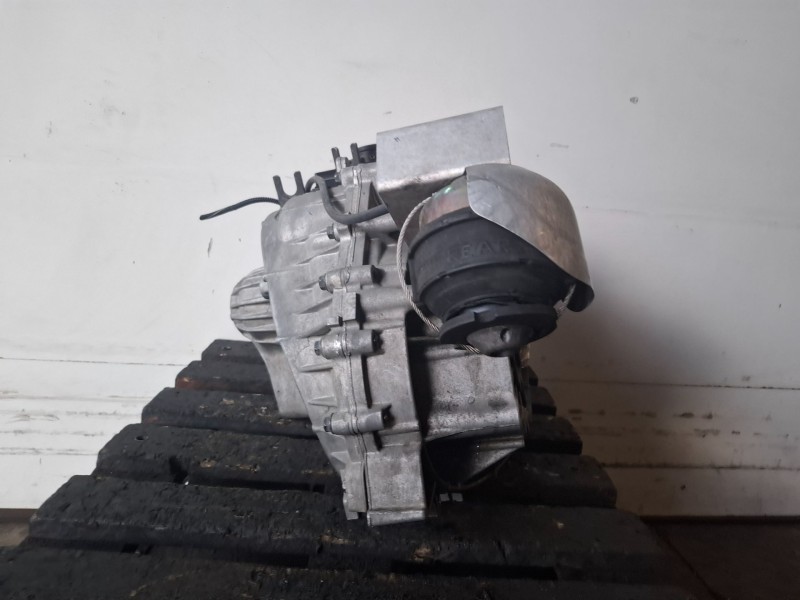Recambio de caja cambios para volvo s60 berlina d5244t4 referencia OEM IAM T1GG4  