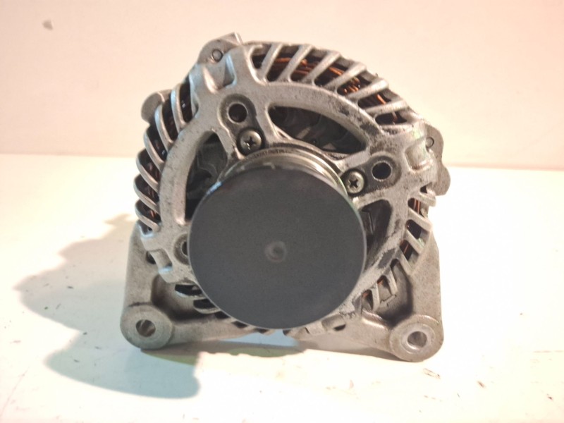 Recambio de alternador para renault captur i h5hb470 referencia OEM IAM 231009933RB  