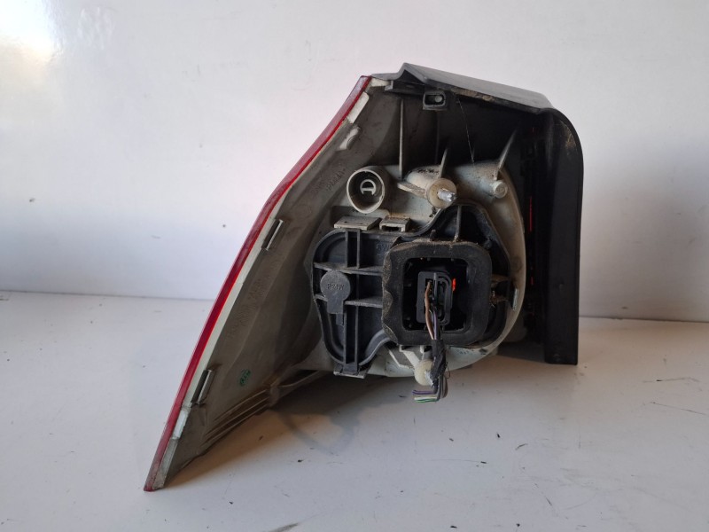 Recambio de piloto trasero derecho para volkswagen golf v (1k1)(10.2003) bkd referencia OEM IAM 1K6945096Q  