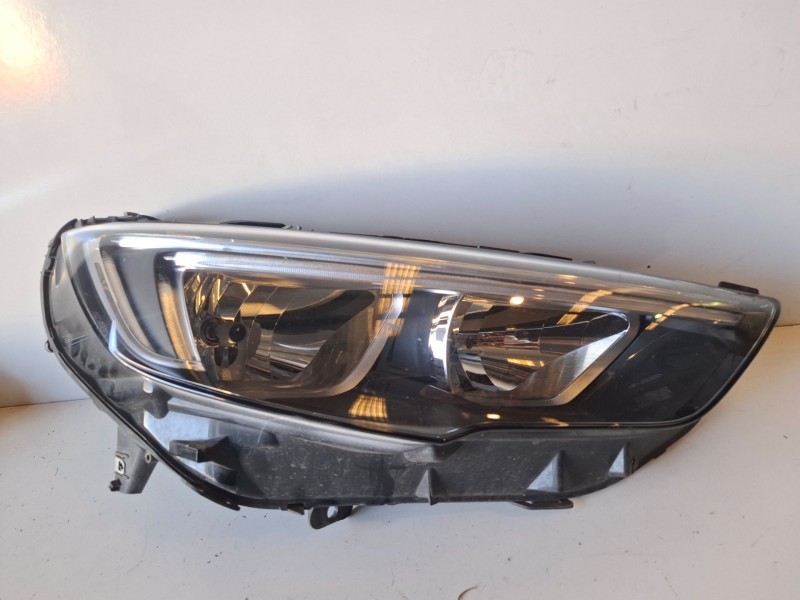 Recambio de faro derecho para opel insignia b sports tourer b16dth referencia OEM IAM 10501180001  