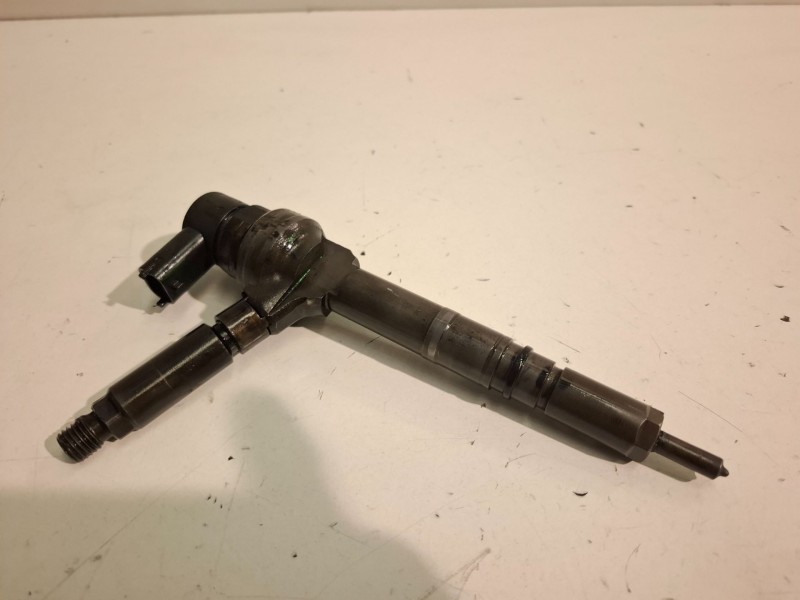 Recambio de inyector para opel astra h gtc z17dth referencia OEM IAM 0445110175  
