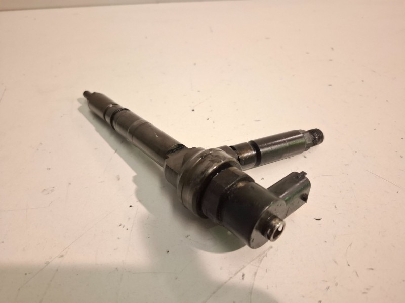 Recambio de inyector para opel astra h gtc z17dth referencia OEM IAM 0445110175  