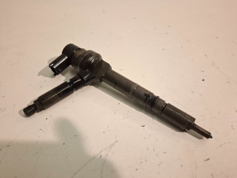 Recambio de inyector para opel astra h gtc z17dth referencia OEM IAM 0445110175  