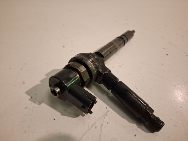 Recambio de inyector para opel astra h gtc z17dth referencia OEM IAM 0445110175  