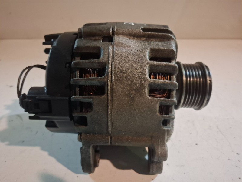 Recambio de alternador para seat leon (1p1) cayc referencia OEM IAM 03L903023F  