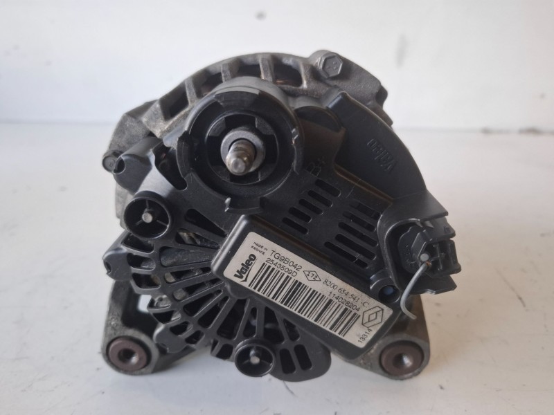 Recambio de alternador para renault twingo ii d4f770 referencia OEM IAM 8200654541C  