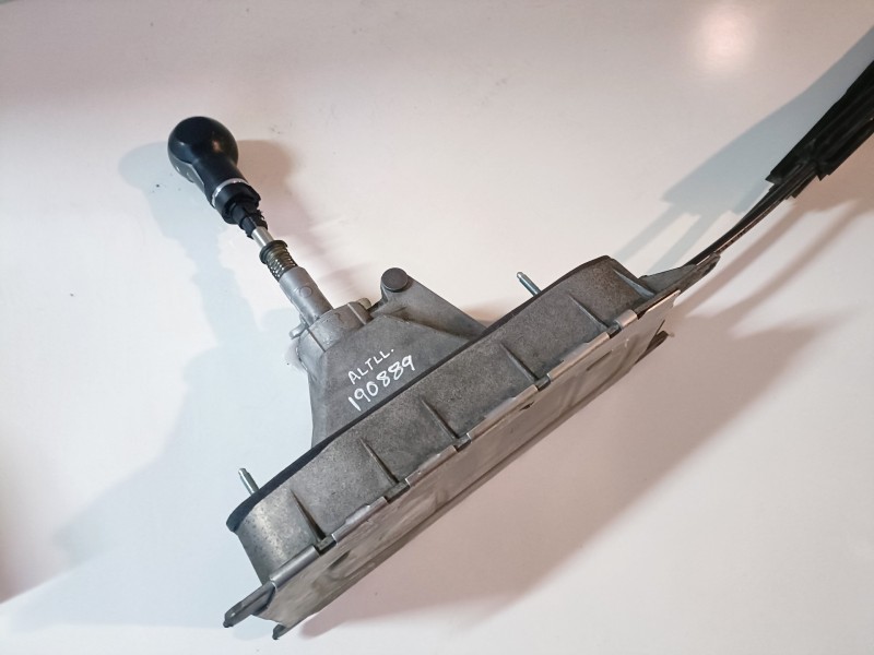 Recambio de palanca cambio para seat leon (1p1) bkd referencia OEM IAM 1K0711049BM  