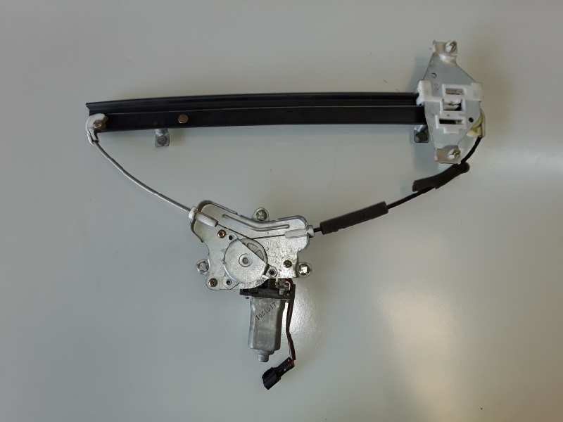 Recambio de elevalunas trasero derecho para ssangyong rexton d27dt referencia OEM IAM 8810008011RH  