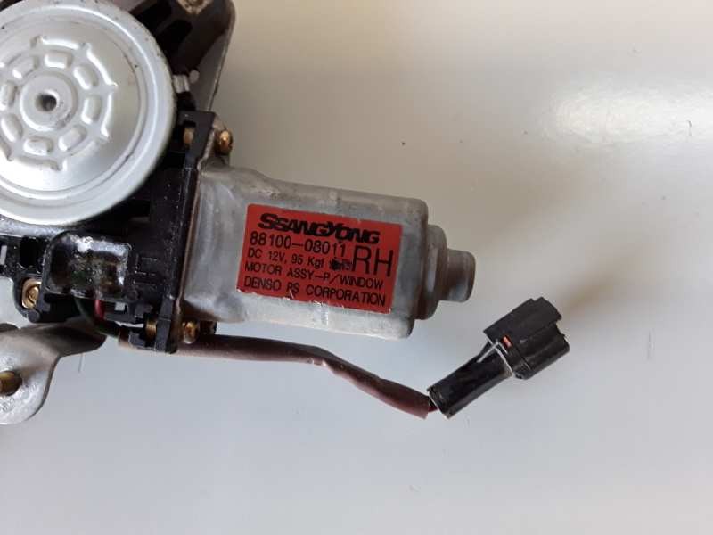Recambio de elevalunas trasero derecho para ssangyong rexton d27dt referencia OEM IAM 8810008011RH  