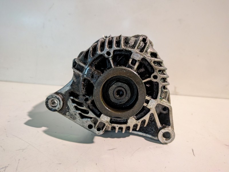 Recambio de alternador para citroen saxo kfw referencia OEM IAM 9638276380  