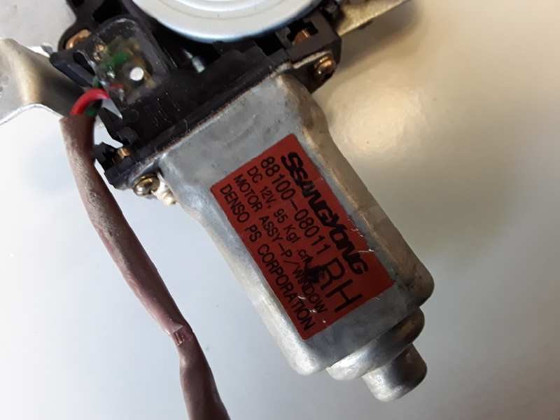 Recambio de elevalunas delantero derecho para ssangyong rexton d27dt referencia OEM IAM 8810008011RH  