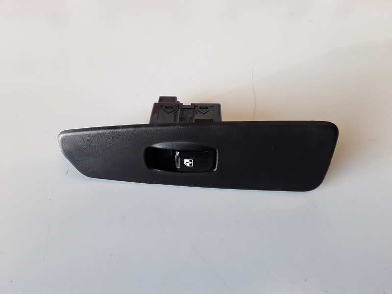 Recambio de mando elevalunas trasero derecho para ssangyong rexton d27dt referencia OEM IAM 96190777  