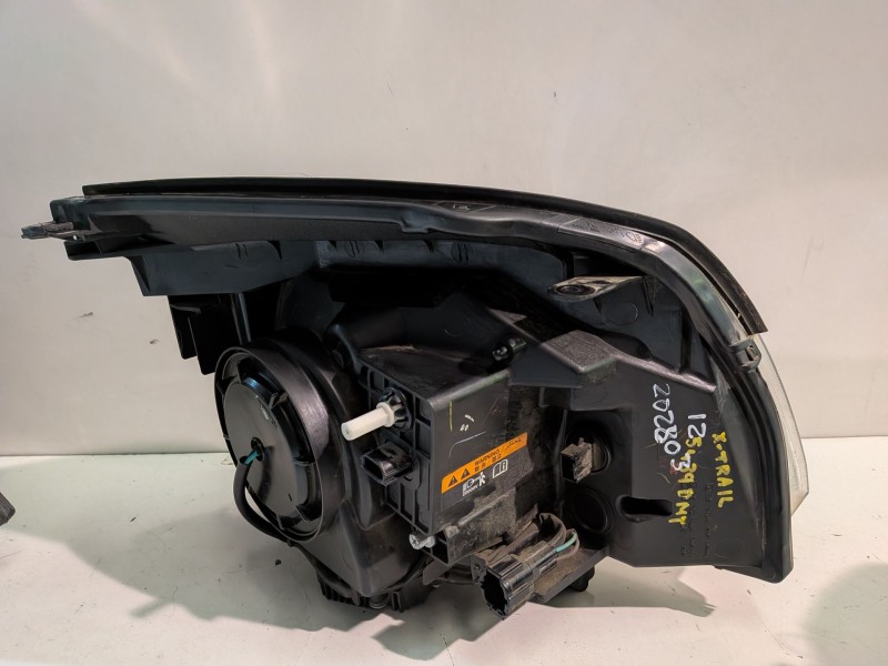 Recambio de faro izquierdo para nissan x-trail (t30) yd22 referencia OEM IAM   
