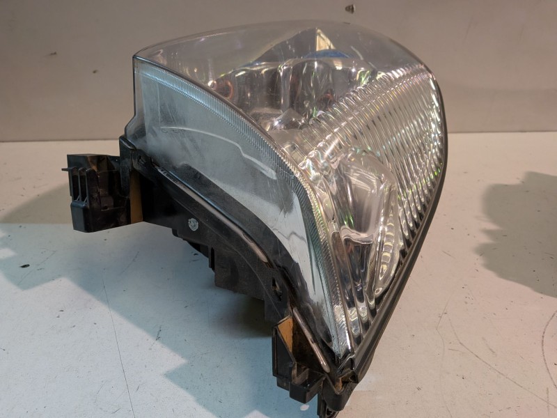 Recambio de faro izquierdo para nissan x-trail (t30) yd22 referencia OEM IAM   