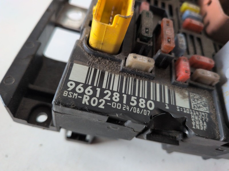 Recambio de caja reles / fusibles para peugeot 407 sw rhr referencia OEM IAM 9661281580  