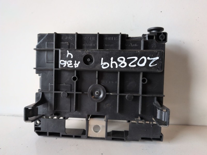 Recambio de caja reles / fusibles para peugeot 407 sw rhr referencia OEM IAM 9661281580  